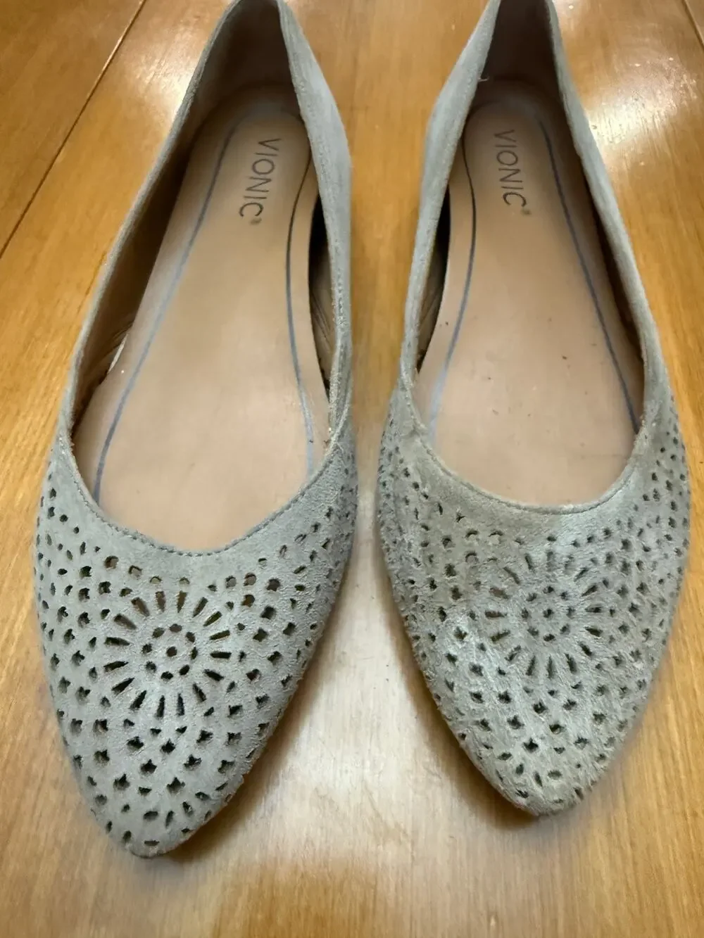 Vionic Carmela Pointed toe flat dark taupe suede laser cut orthotic support 7*